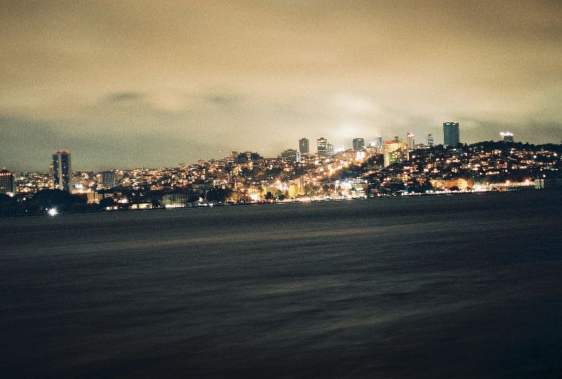 Karsıdan Istanbul [Deniz Gider]