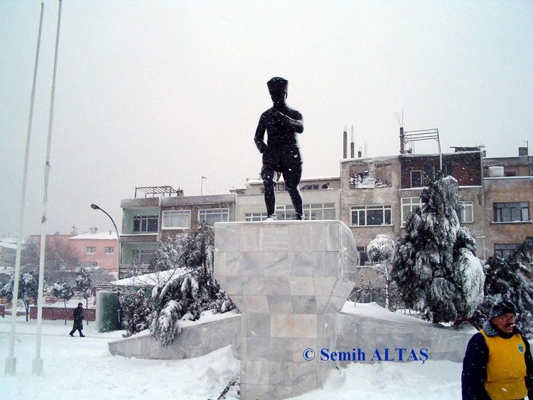 Ataturk ve Adam Kar Yagarken [Semih Altaş]