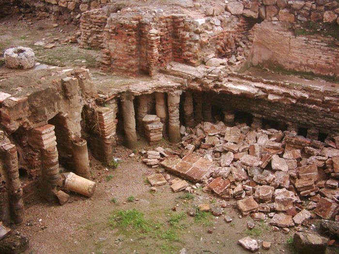 Aydnck ta bir Roma Hamam [Mustafa Yalciner]