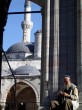 Sultanahmet cami ve yal adam [Mahir Gnday]